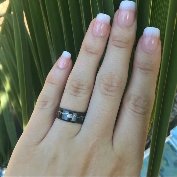 NWT stainless steel black ring - Picture 2 of 4